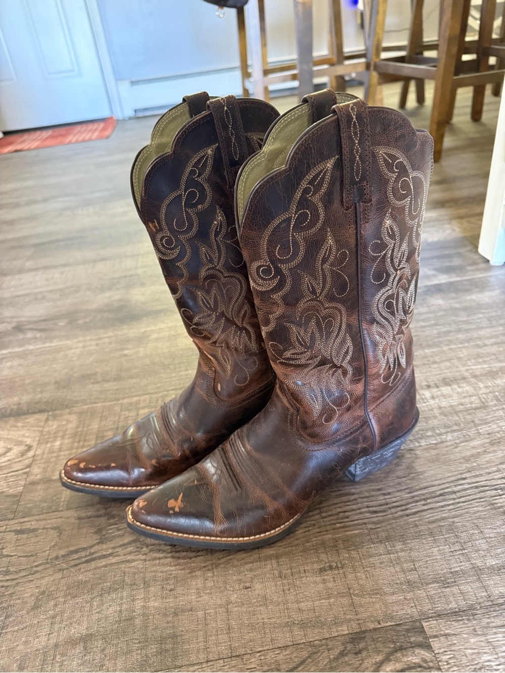 Ariat Brown Embroidered Leather Western Snip Toe Cowboy Boots size 8.5 B